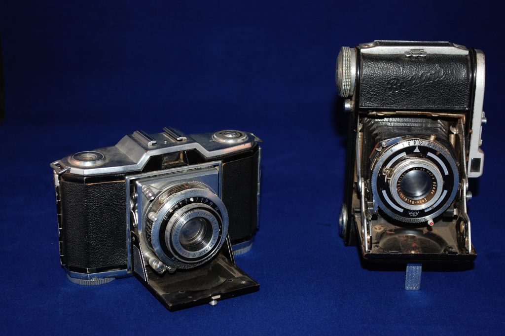 cameras-1326597_1920